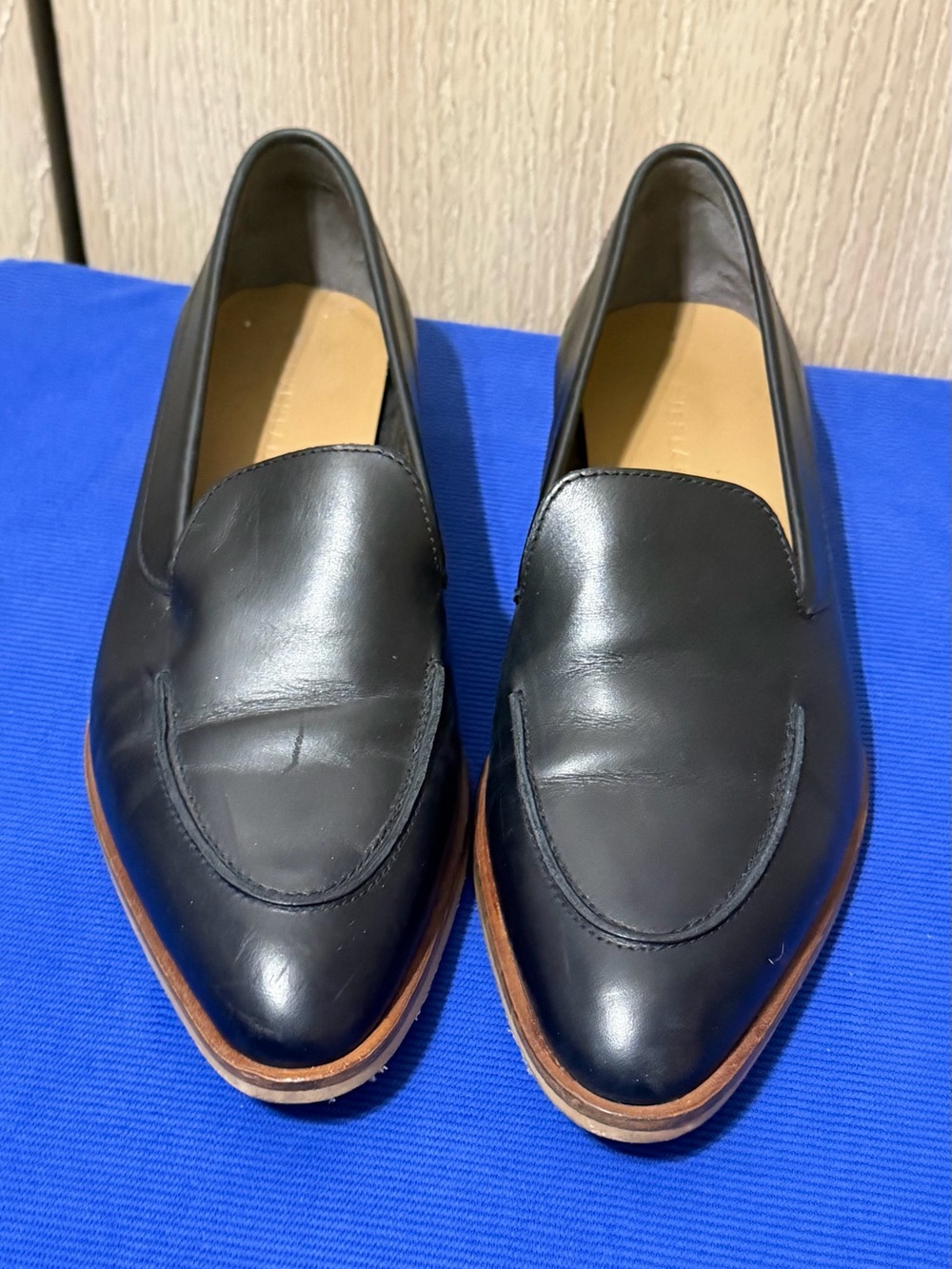 Everlane Black Leather Slip-On Loafers with Tan Sole Edge